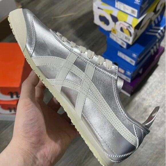 Onitsuka Tiger Mexico 66 ASICS Sneaker Shoes in Silver - Picture 2 of 6